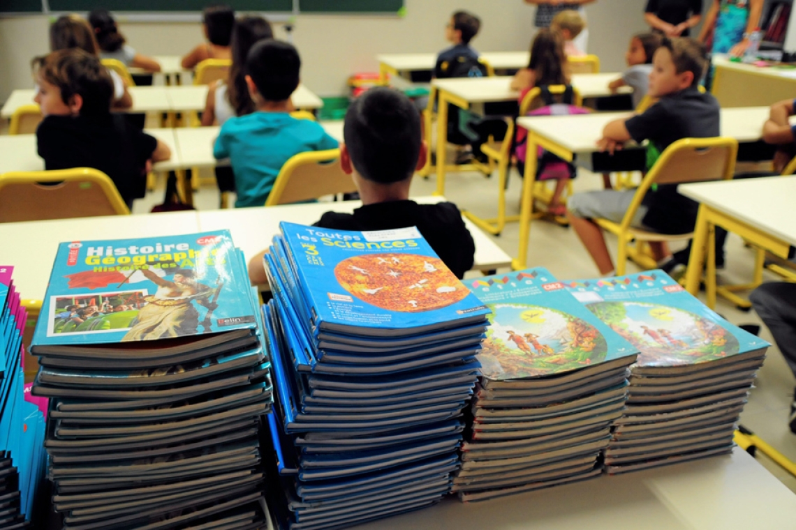 Le Royaume-Uni Adapte ses Programmes Scolaires pour Lutter Contre la Désinformation